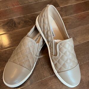 Steve Madden Zaander Slip On Sneaker in Tan. Size 9.5. NWOT